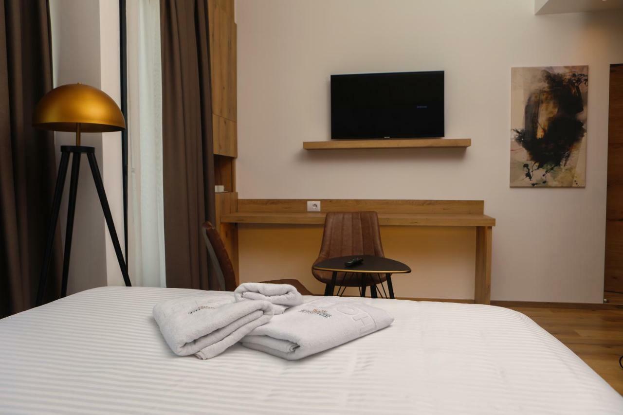 Roadside Hotel Lipjan Kültér fotó
